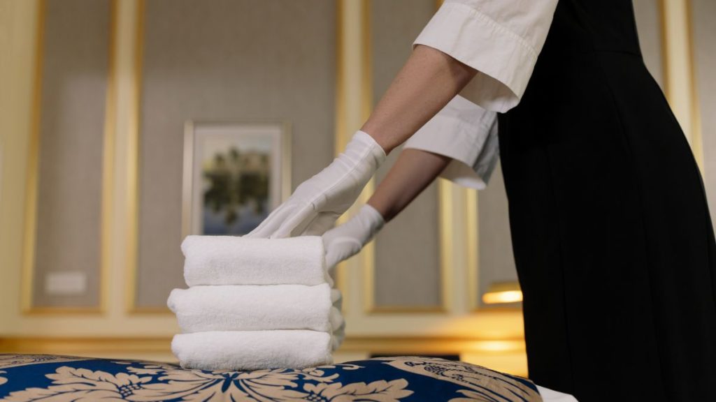 Profesi Housekeeping: Tugas, Jobdesk, Gaji, Keahlian Dan Jenjang Karir