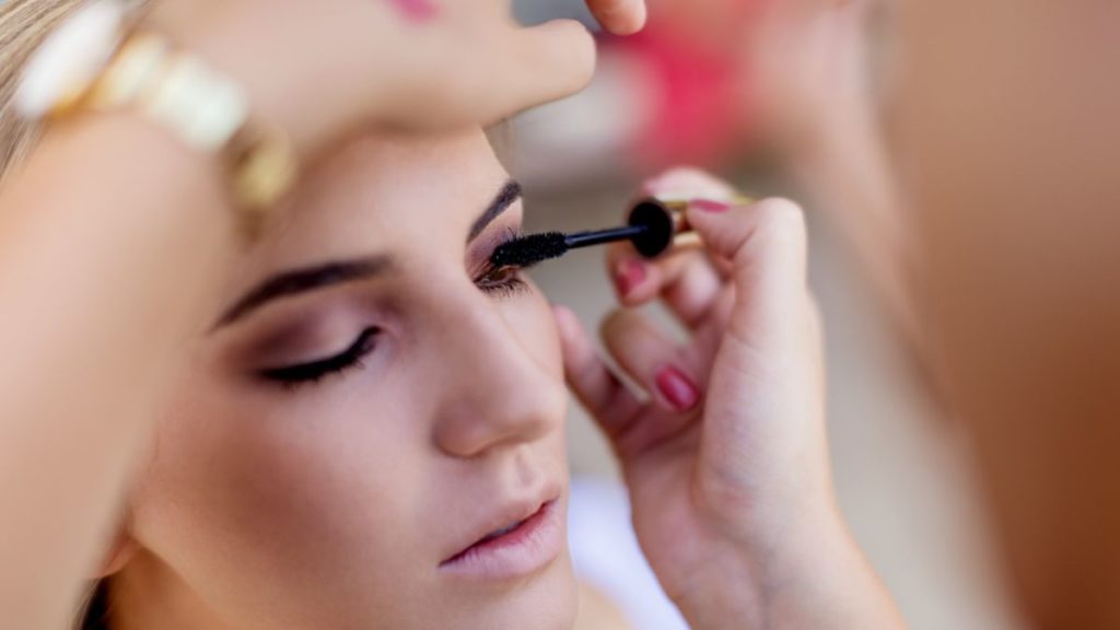 profesi make up artist